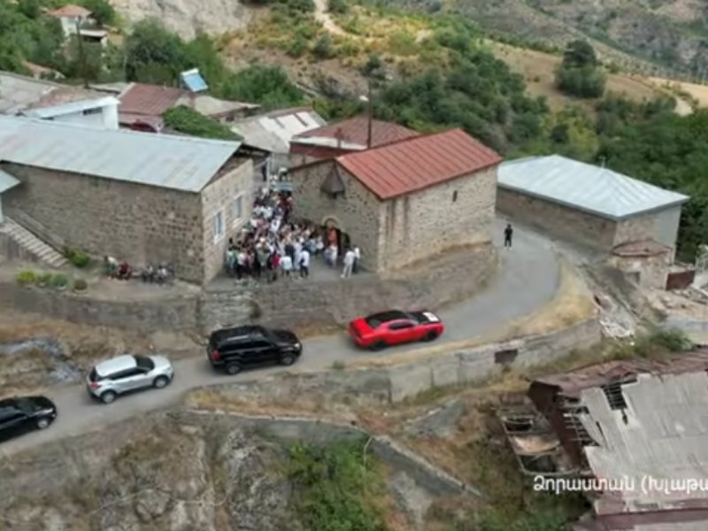Սյունիքի Խլաթաղ գյուղի եկեղեցում 1 դար անց պսակադրություն է կատարվել