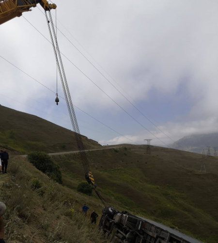 Կցորդով տրանսպորտային միջոցի կողաշրջման հետևանքով խաթարվել է Մ-2 մայրուղու մի հատվածի երթևեկությունը