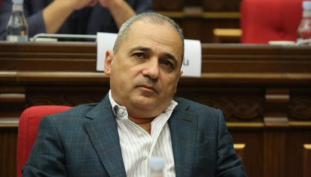 Վահե Հակոբյանը վայր է դնում մանդատը