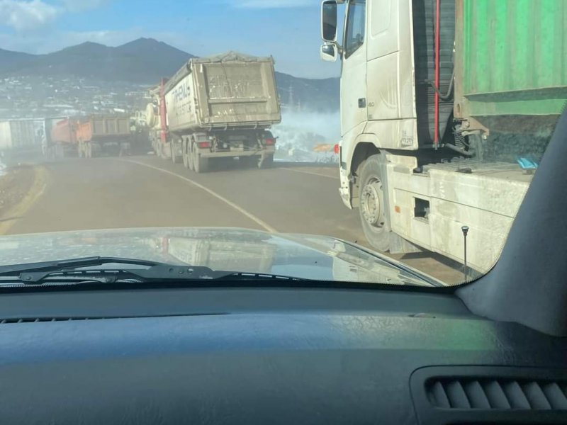 Ճանապարհը գրունտավոյ է, մասնագետներն աշխատում են, մինչեւ առավոտ երթեւեկությունը կարգավորված կլինի. Տաթեւի համայնքապետ