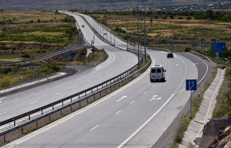 Սիսիան-Քաջարան և Քաջարան-Ագարակ ճանապրահատվածի մրցույթին մասնակցել է 23 ընկերություն. մրցույթը բավականին մեծ հետաքրքրություն է առաջացրել համաշխարհային խոշոր շինարարական ընկերությունների մոտ