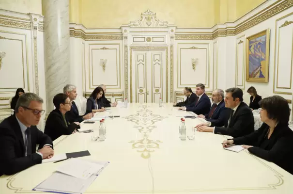 Սյունիքում մեկուսացված գյուղեր, ճանապարհներ, ադրբեջանական դրոշներ. պետք է սեփական աչքով տեսնես, որպեսզի հասկանաս ամբողջ դաժանությունը. Ֆրանսիացի պաշտոնյան՝ Փաշինյանին