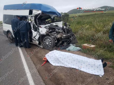 Ողբերգական ավտովթար Սյունիքի մարզում․ Ford Transit-ը բախվել է կայանված GAZ 52-ին, վերջինի վարորդը տեղում մահացել է․ Ford-ի վարորդն էլ ժամեր անց հիվանդանոցում է մահացել․ ՖՈՏՈՌԵՈՐՏԱԺ
