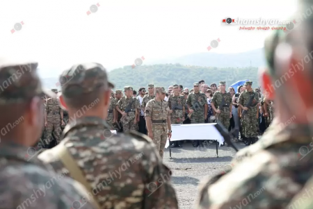 Զինվորական երդման հանդիսավոր արարողություն Կապան քաղաքում. նորակոչիկները երդվեցին ծառայել Հայաստանի Հանրապետությանը և հանուն նրա չխնայել ամենաթանկը՝ կյանքը. ՖՈՏՈՌԵՊՈՐՏԱԺ