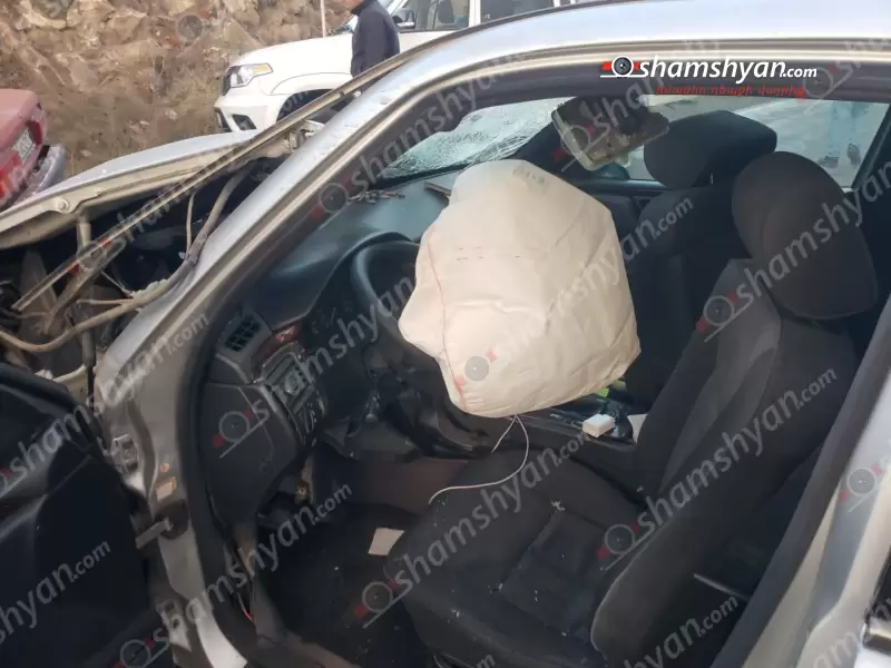 Ողբերգական ավտովթար Սյունիքի մարզում. բախվել են Mercedes-ը, «06»-ն ու «05»-ը. կա 1 զոհ, 4 վիրավոր. մահացածը ոստիկանության ծառայող էր, ով ակտիվ մասնակցություն է ունեցել 44-օրյա պատերազմում. ՖՈՏՈՌԵՊՈՐՏԱԺ