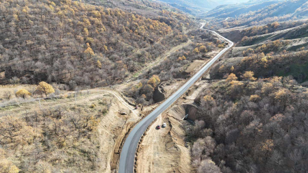 Վերին Խոտանանը շրջանցող 11 կմ միջպետական ճանապարհահատվածը ասֆալտապատվում է. ֆոտոշարք
