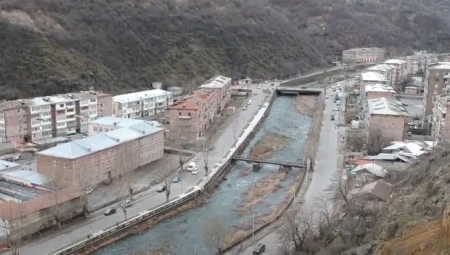 Կապանում 15-ամյա անչափահասի են դшնшկшհшրել դպրոցի բակում