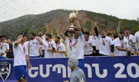 «Գանձասարը» ստացավ Առաջին խմբի չեմպիոնական գավաթը